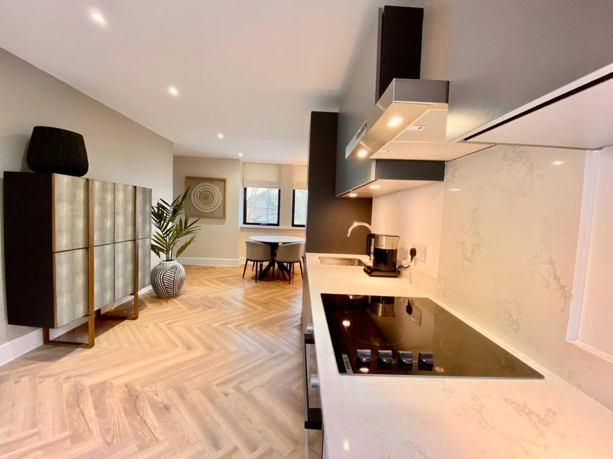 Queen Annes Court Luxury Apartment On High Street Windsor Bagian luar foto